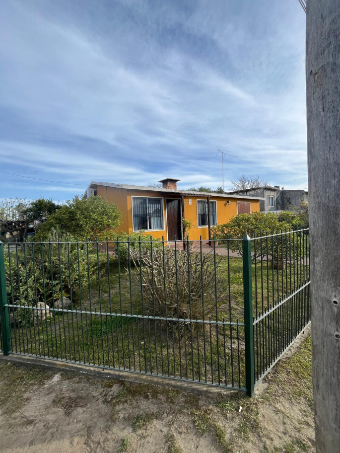 Casa en venta en Salinas, 2 dormitorios, garaje, barbacoa y demas