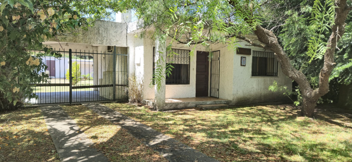 Casa 2 dormitorios en La Floresta a 7 cuadras de la playa