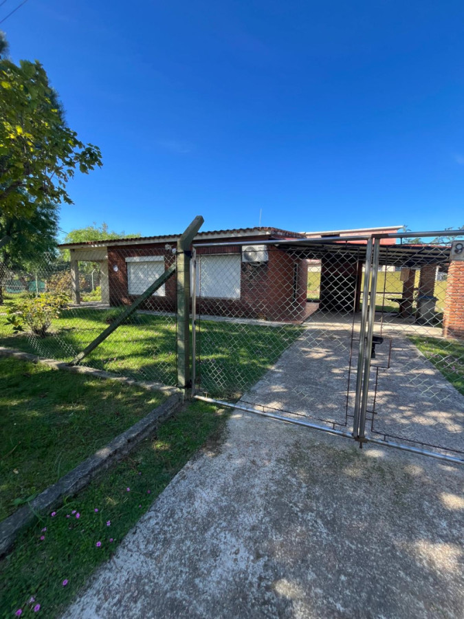 Venta de casa en Salinas, 2 dormitorios, estufa leña, parrillero