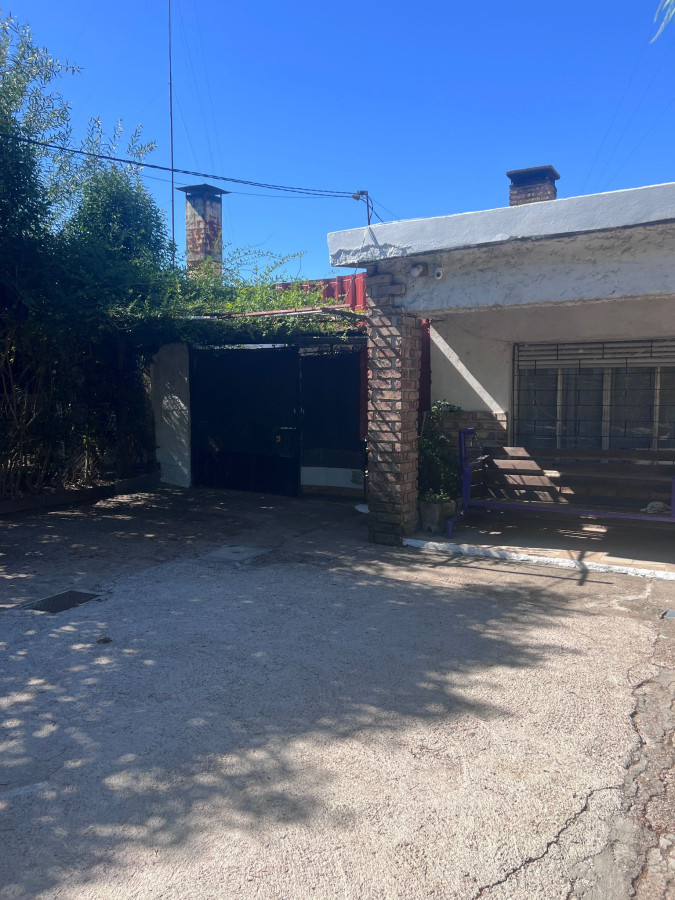 Venta Casa Con Terreno y 2 Apartamentos Colon Ideal Renta