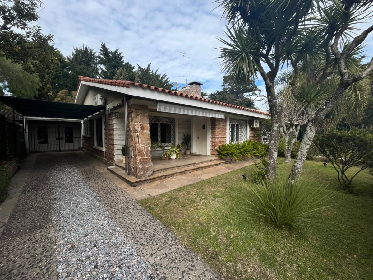 Residencia 3 dormitorios, 3 baños en Atlantida 