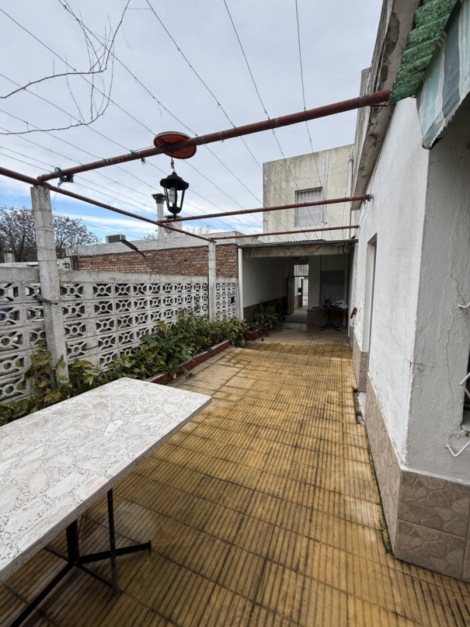 Venta Casa 2 plantas fondo apartamento y deposito las piedras centro