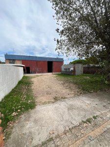 Alquiler de gran galpon, 220 m2 en Neptunia, proximo a ruta 8 y ruta interbalnearia