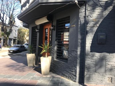 Gran Local esquina en venta Pocitos dos plantas, se vende con renta