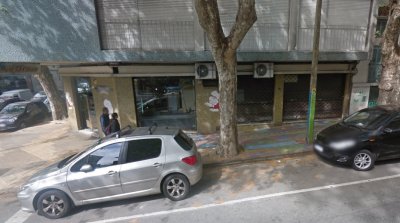 Venta local comercial Cordón planta de 62 m2 mas sub suelo 20mts