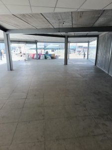 Local comercial, alquiler Camino Carrasco, esquina, Malvin Norte