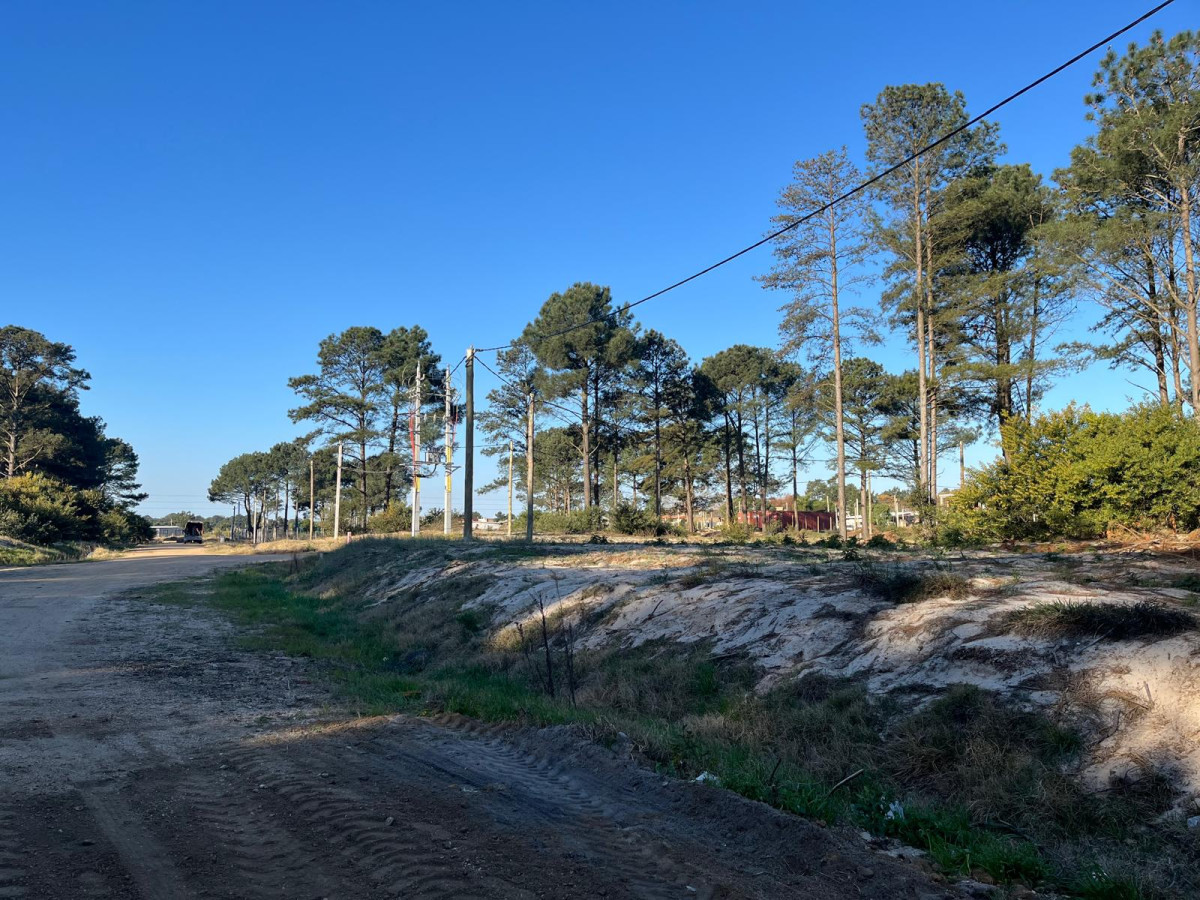 Venta Terrenos Solymar, entrega $ 200.000  y saldo en cuotas de 16 U.R.