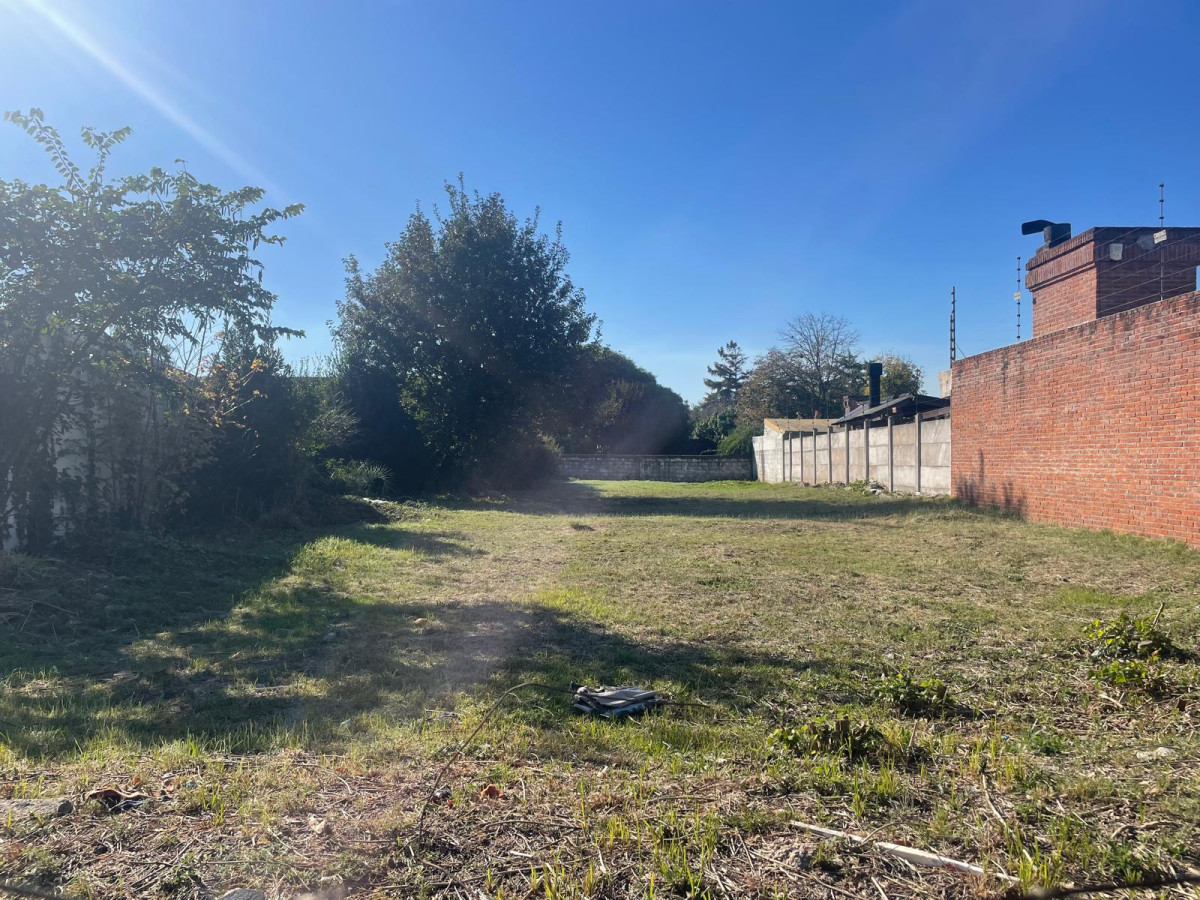 Venta Terreno, Carrasco Norte, 680m2 con 35% de F.O.S y 9 m de altura