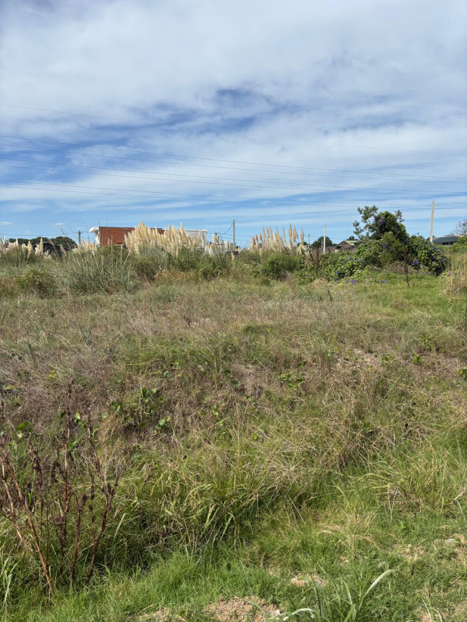 Terreno en Solymar de 690 m2 esquina , saldo cuotas de U$S 500