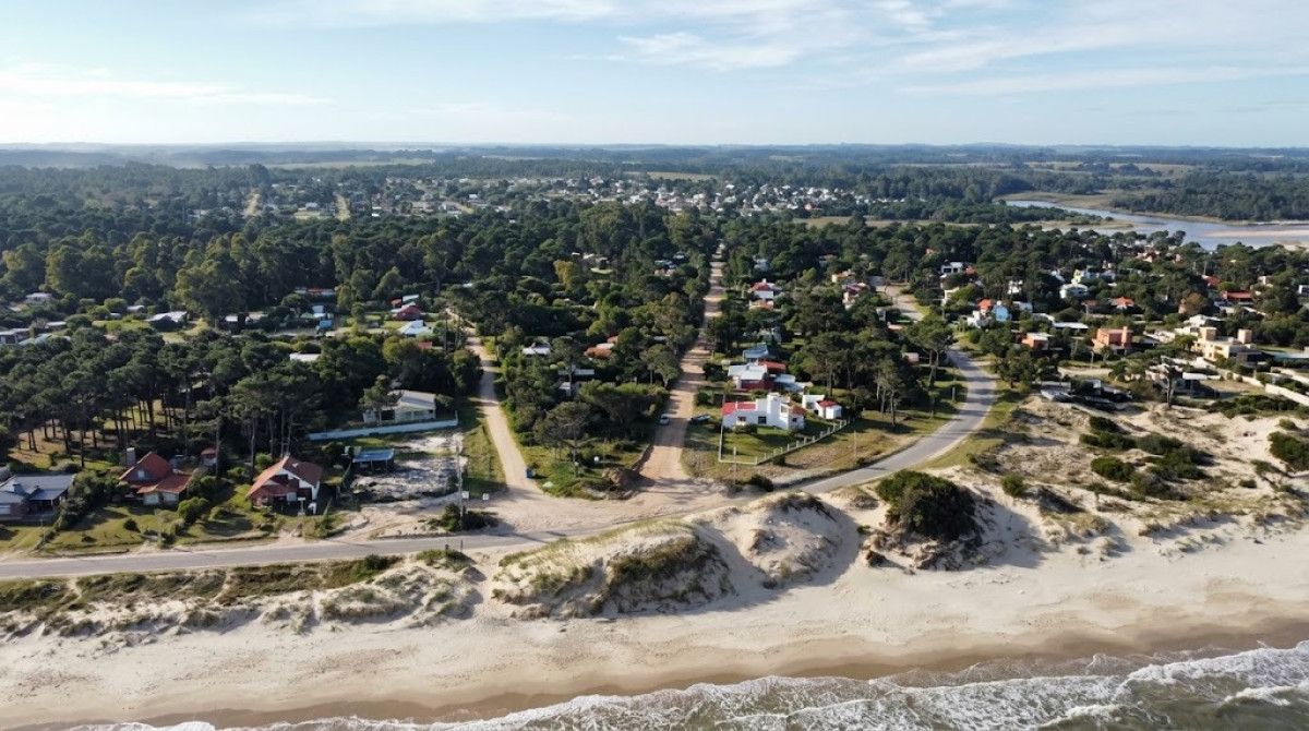 Terreno en venta frente a la playa de Parque del Plata