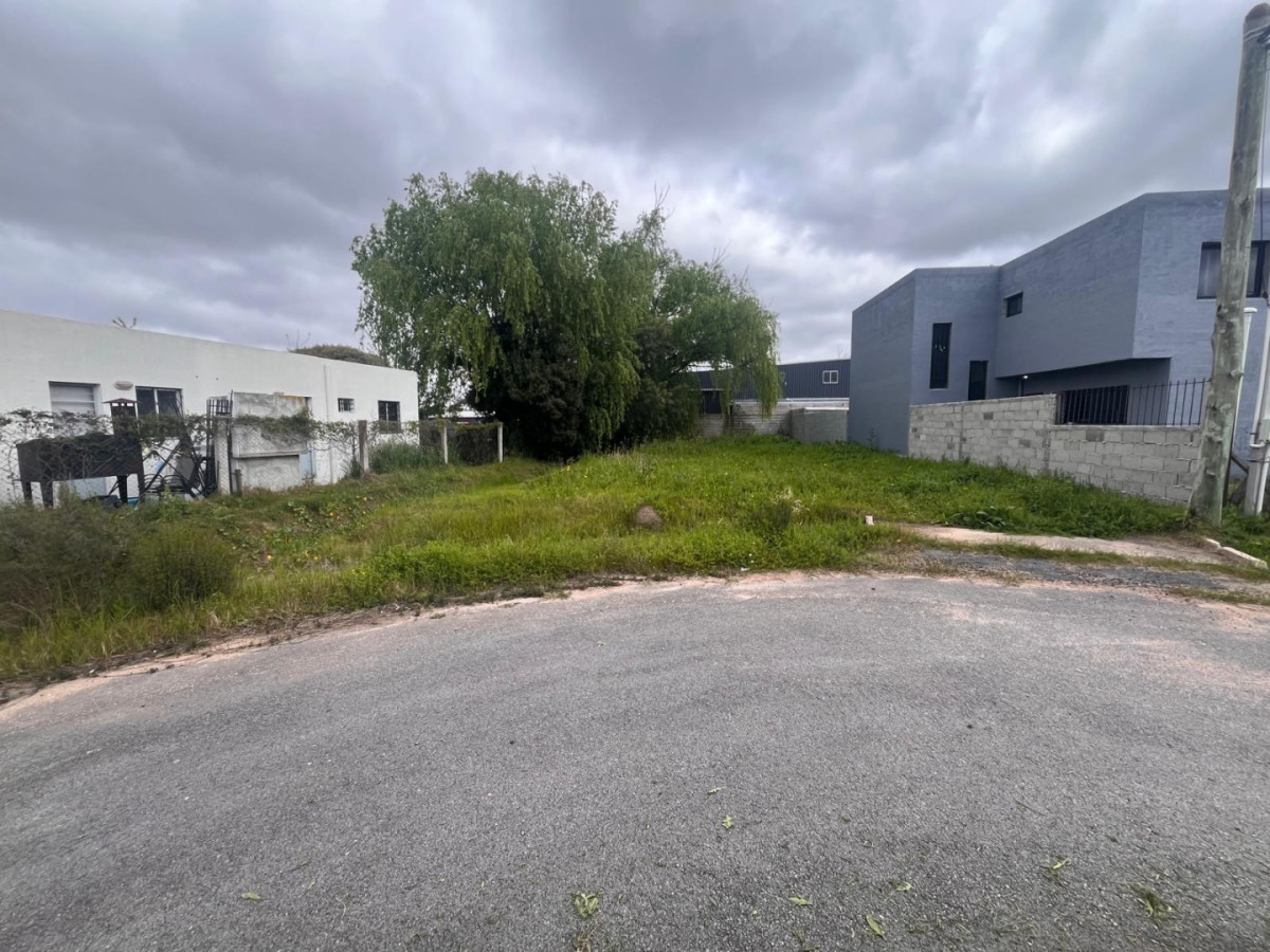 Venta de terrenos en Lagomar Nuevo Barrio proximo Shopping