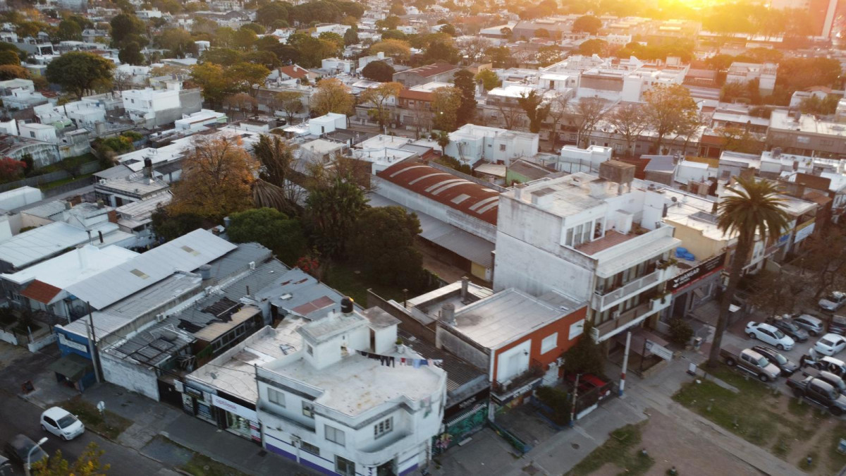 Venta Terreno Unico Sobre Avenida La blanqueada Inversion Con Altura