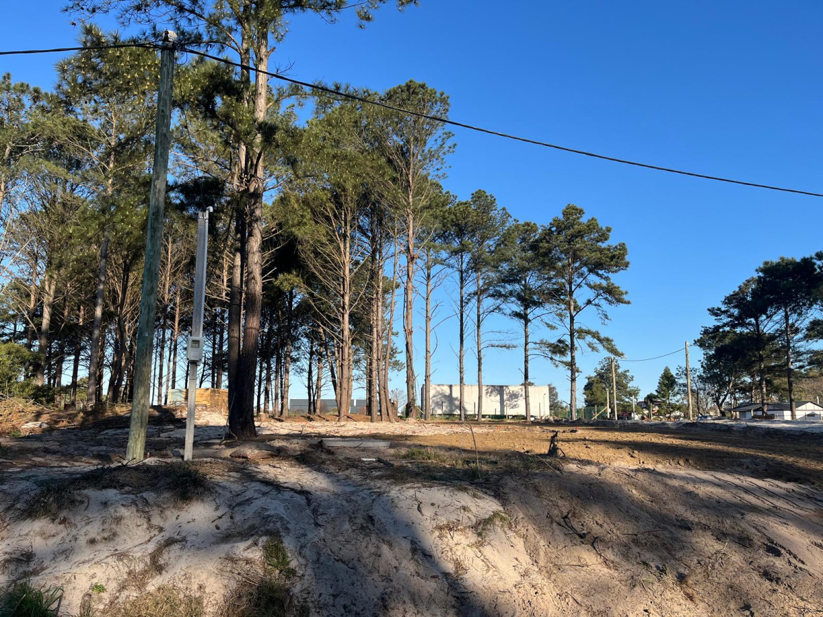 Venta terreno Montes de Solymar, U$S 14.000 de entrega más cuotas de 14 U.R. 
