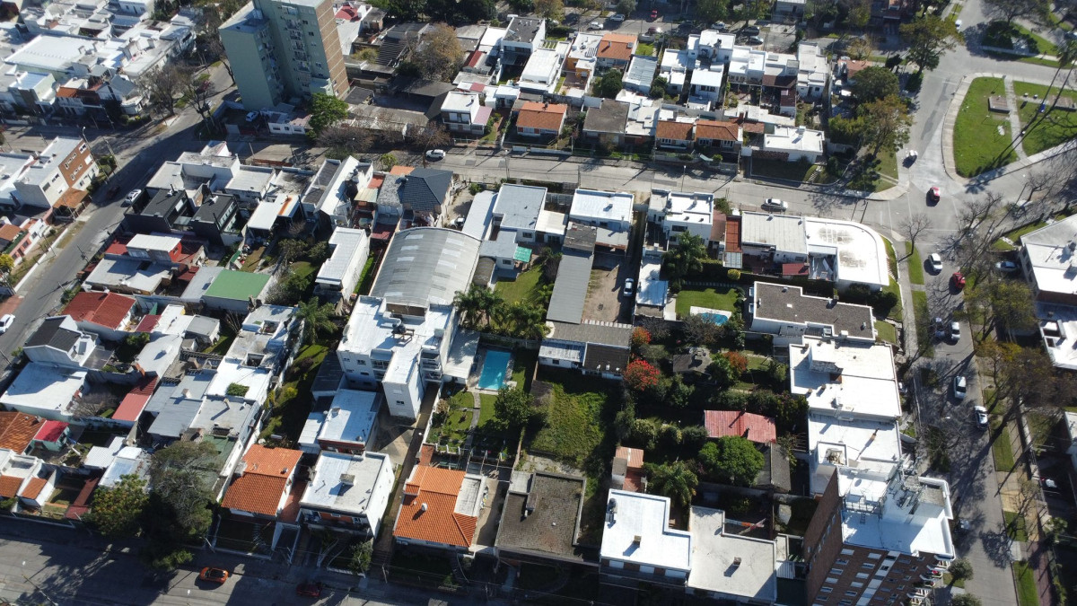 Venta Terreno 30 metros de frente iversion altura 9 metros malvin