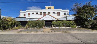 Hotel-restaurante, en La Floresta, a 100 metros de la playa. 