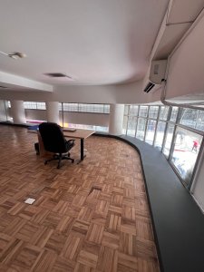 alquiler oficina amplia sobre 18 cordon luz va en el precio