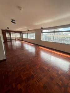 VENTA Oficina, Cuidad Vieja,75 m2 ,baño, cocina, luminosa, todo a nuevo!!!