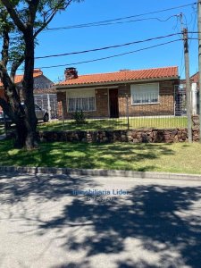 Casa De 3 Dormitorios Con Garaje En Sayago