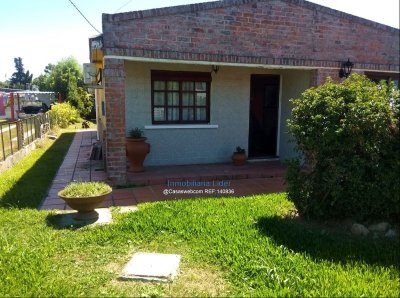 Casa 2 Dormitorios En Salinas Con Gran Terreno