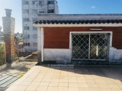 Casa De 4 Dormitorios Y Gran Terreno En Malvín Alto