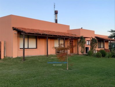 Casa De 4 Dormitorios En Colinas De Carrasco