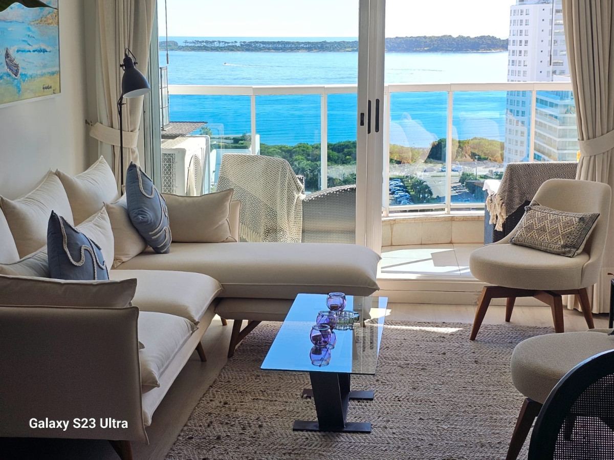 Departamento Casino Tower dos dormitorios y medio Playa Mansa Punta del Este