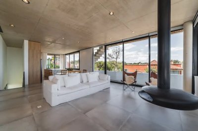 Casa tres dormitorios dos baños toillete piscina La Barra Punta del Este