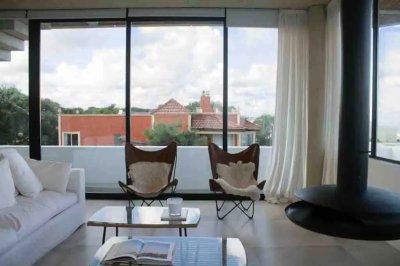 Casa tres dormitorios dos baños toillete piscina La Barra Punta del Este