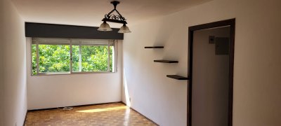 Venta Apartamento Con Renta De 2 Dormitorios Al Frente En Centro