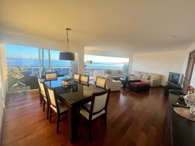 OPORTUNIDAD! HERMOSO APTO 3 DORM, 4 BAÑOS Y 2 GARAJES EN PUERTO DEL BUCEO!