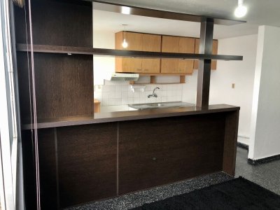 Apartamento En Venta o alquiler, De 3 Dormitorios, En Camino Carrasco, Malvín Norte
