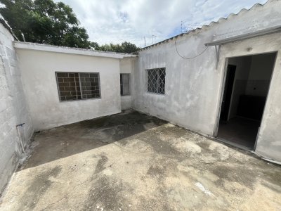 Rebajada ! Venta Casa con patio sin gastos comunes en Veracierto y Cno Carrasco!
