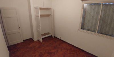 Venta De Apartamento Pb 2 Dormitorios 2 Patios En Ciudad Vieja
