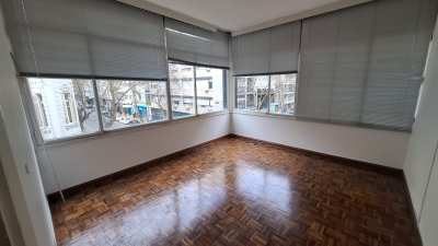 Venta Apto Renta 2 Dormitorios Centro Excelente Construcción
