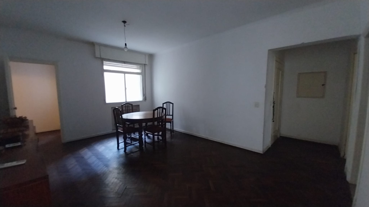 En Alquiler Apartamento En Ciudad Vieja 2 Dormitorios Sobre Plaza Zabala