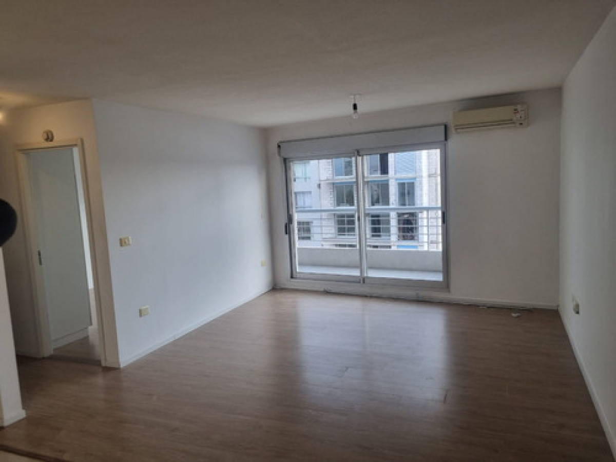 Hermoso Apartamento De 1 Dorm Con Gran Balcón 