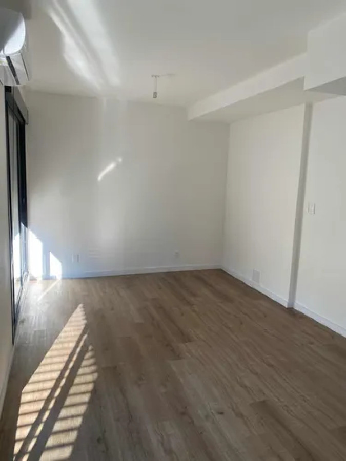 Alquiler Monoambiente Con Amplia Terraza En Tres Cruces 
