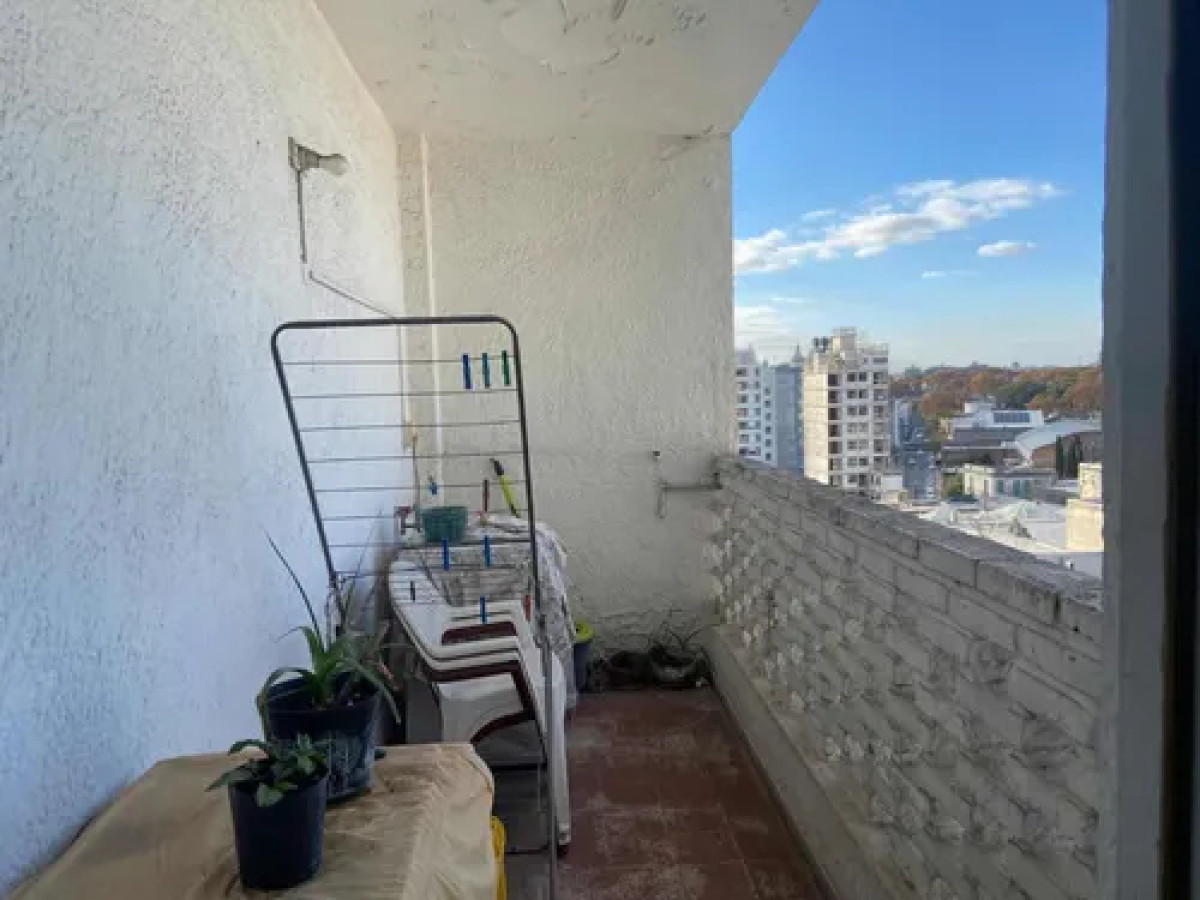 Venta Apartamento 2 Dormitorios Y Balcón, Centro Montevideo