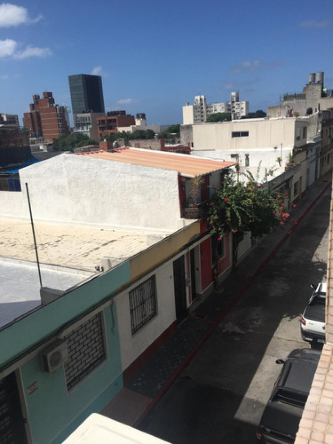 Venta Agradable Monoambiente En Barrio Palermo, Montevideo
