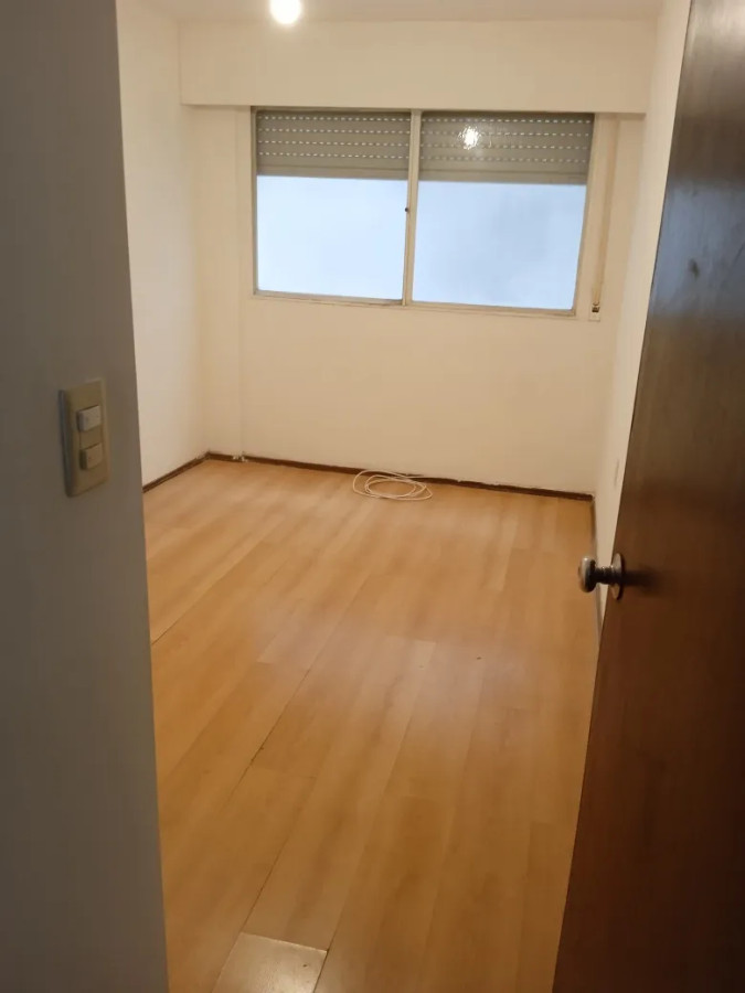 Amplio Apartamento 1 Dormitorio En Centro Montevideo