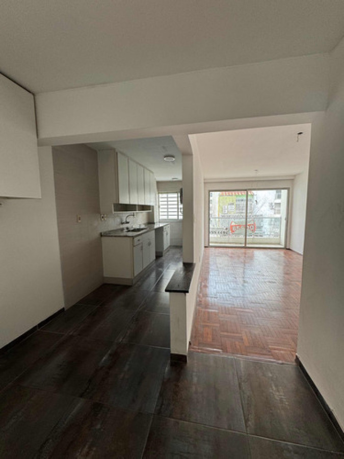 Oportunidad En Punta Carretas!! Apto. 2 Dormitorios y 2 Baños, Impecable