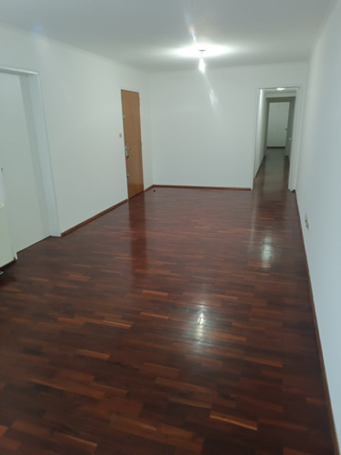 Apartamento Amueblado con 2 Dormitorios,2 Baños, Living y comedor.