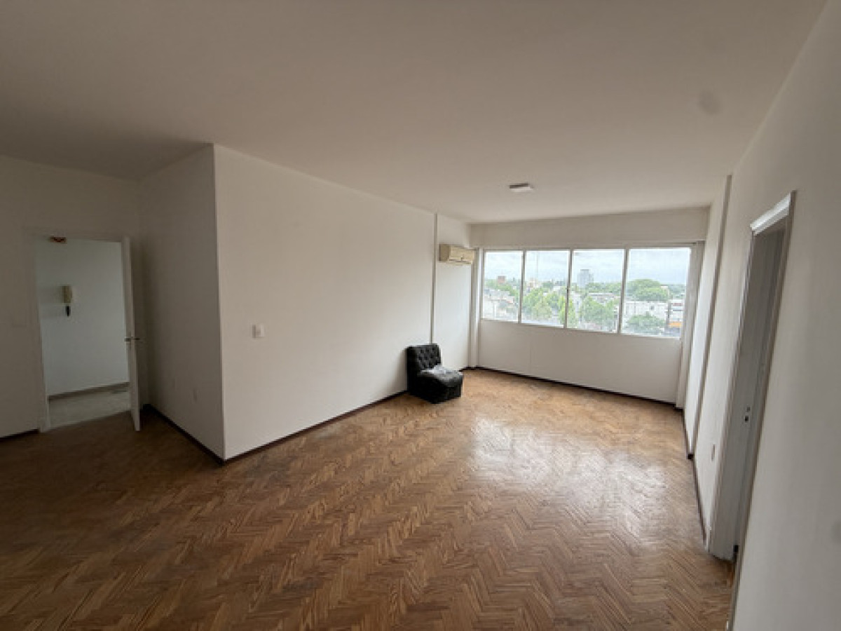 ALQUILER AMPLIO DEPARTAMENTO DE TRES DORMITORIOS EN REDUCTO