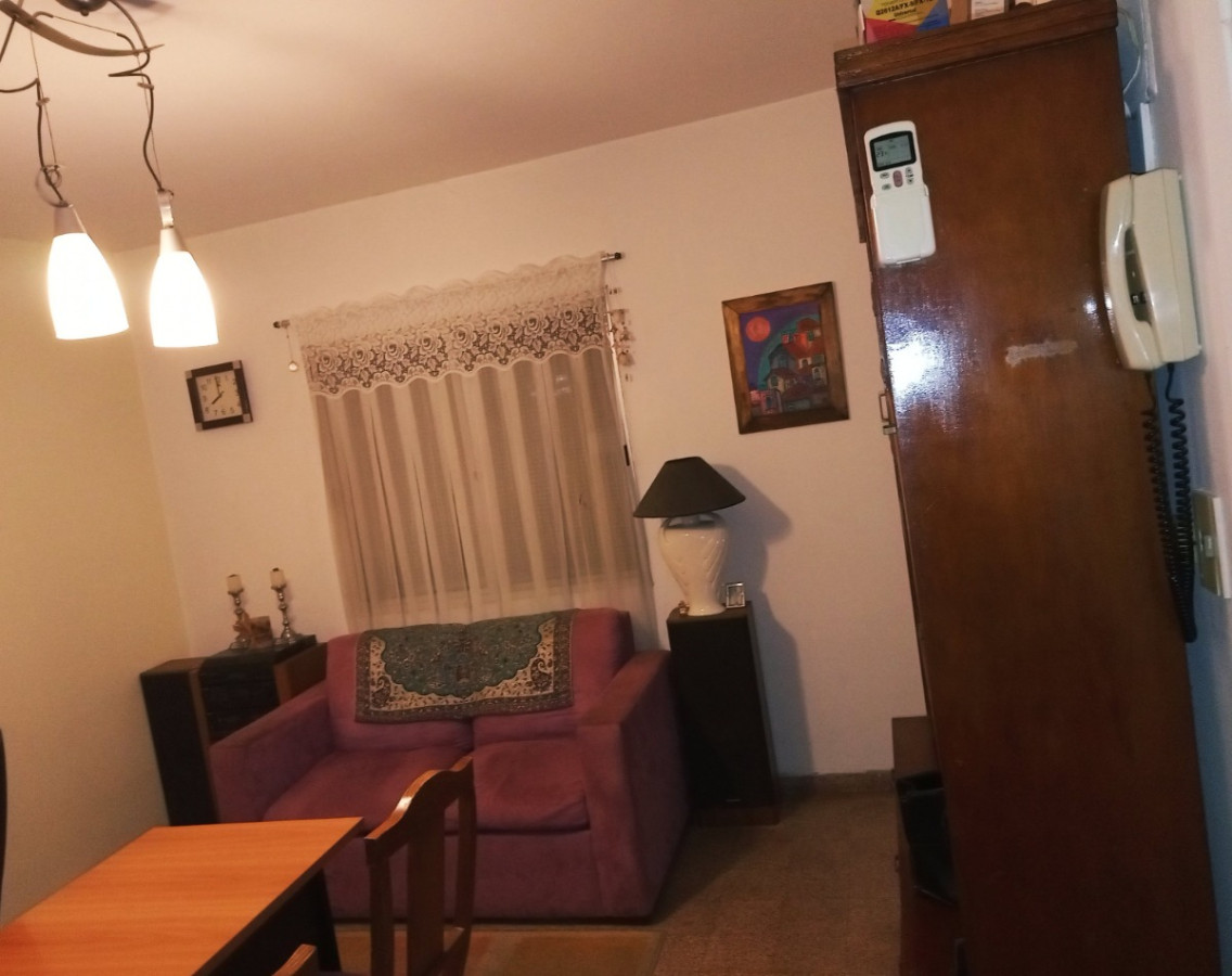 Venta Apartamento Con Renta Semiamoblado 1 Dormitorio Con Patio En Barrio Sur