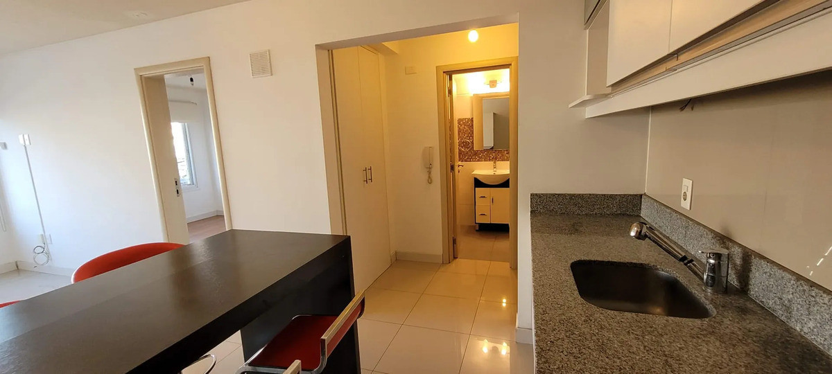 Alquiler Apartamento De 1 Dormitorio Al Frente A 2 Cuadras De La Rambla En Malvin