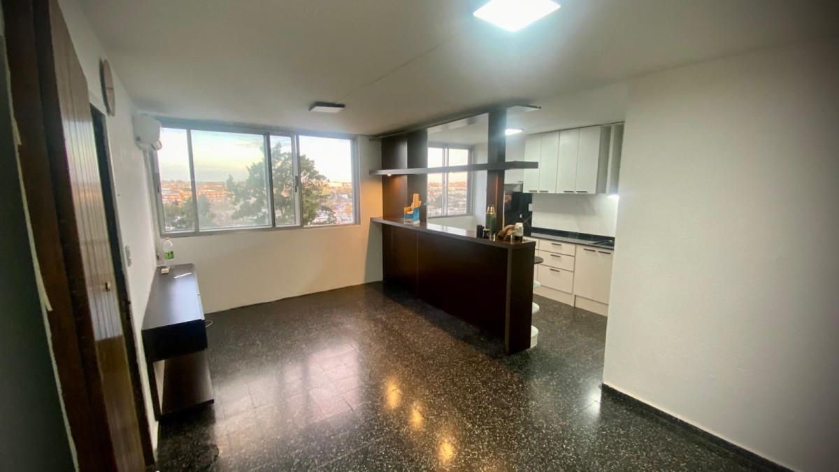 Venta Apartamento A Nuevo Muy Luminoso 3 Dormitorios En Malvin Norte