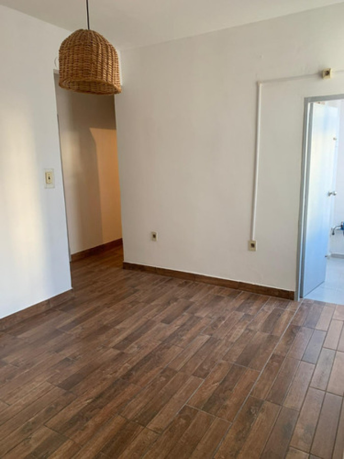 Alquiler Apartamento 2 Dormitorios Balcón En El Centro