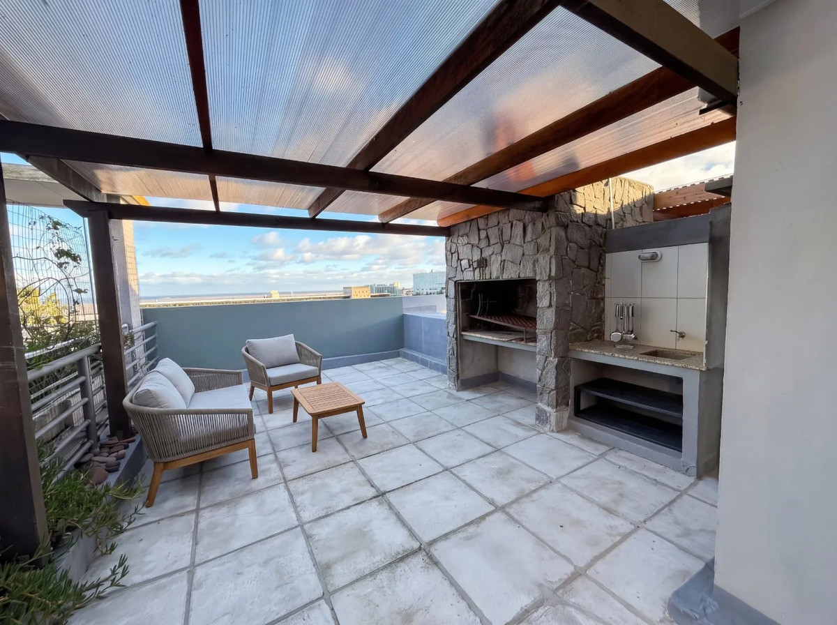 Alquiler Penthouse Puerto Buceo Terraza Parrillero Piscina