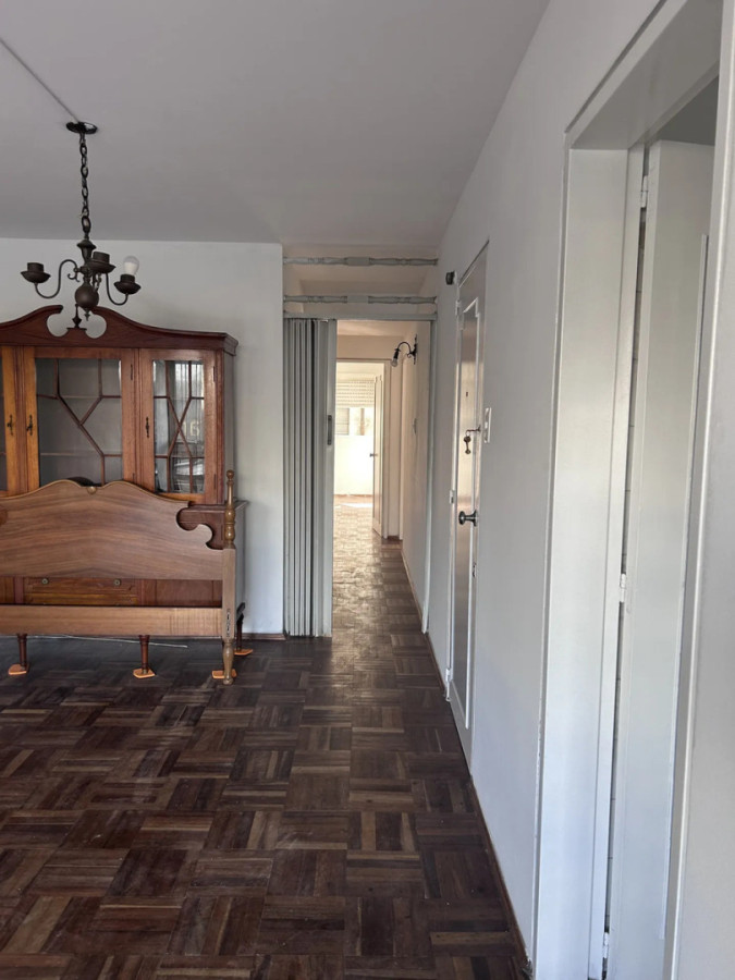 Alquiler Apartamento De 2 Dormitorios Al Frente Amplio y Luminoso En Centro