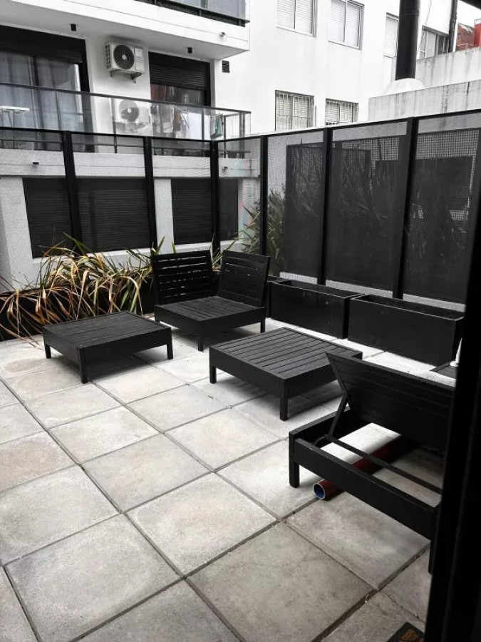 Alquiler De Monoambiente Patio Y Parrillero En Pocitos